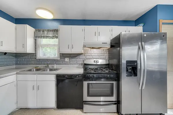 8021 Chase PL, Merrillville, IN 46410
