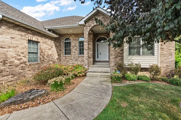 2802 Buckingham DR, Valparaiso, IN 46385
