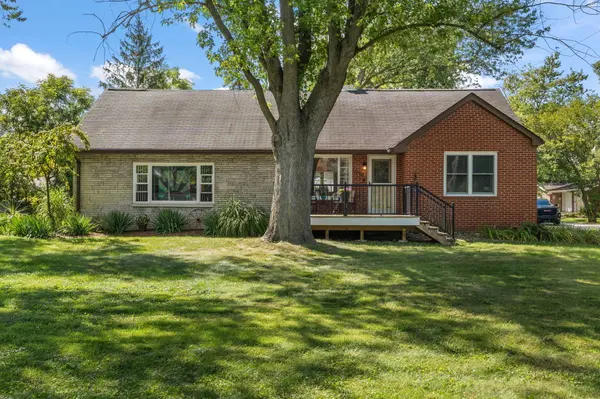 1040 Waverly RD, Porter, IN 46304