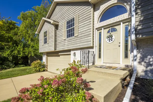 915 Quail Ridge DR, Porter, IN 46304