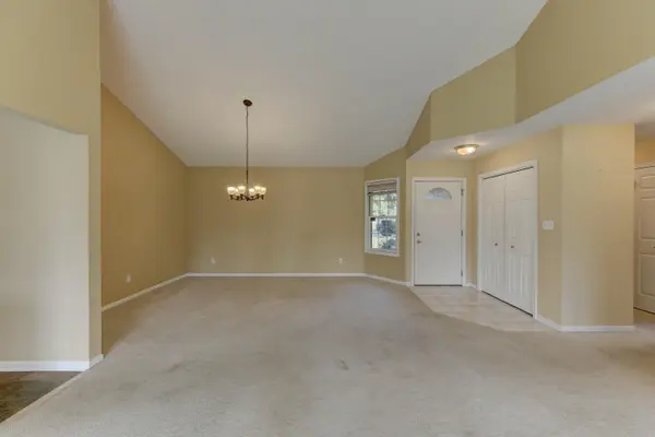 2116 Briarwood LN, Highland, IN 46322