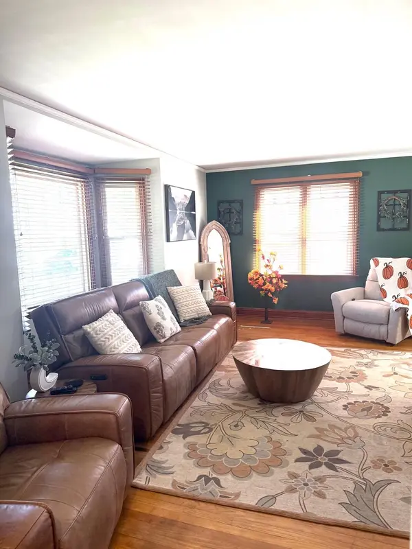 215 Court ST, Hobart, IN 46342
