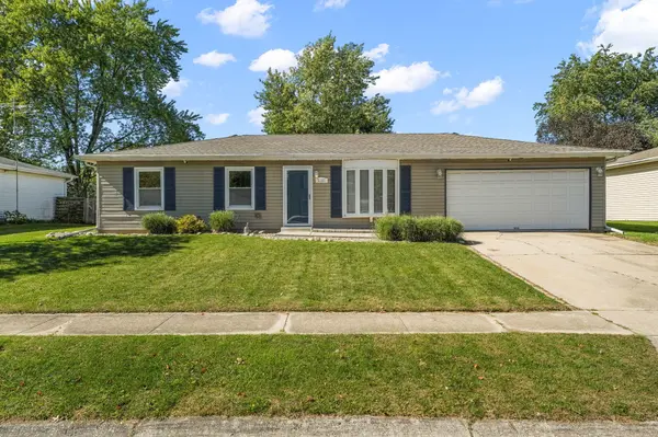 2107 Berwick DR, Valparaiso, IN 46383
