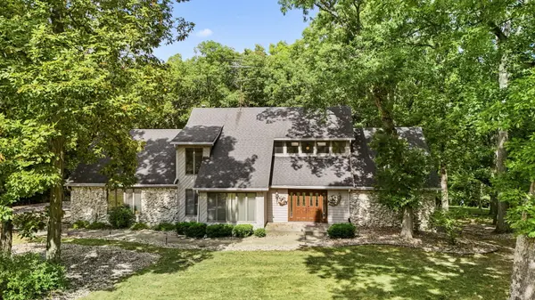 483 Roxbury RD, Valparaiso, IN 46385