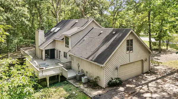 483 Roxbury RD, Valparaiso, IN 46385