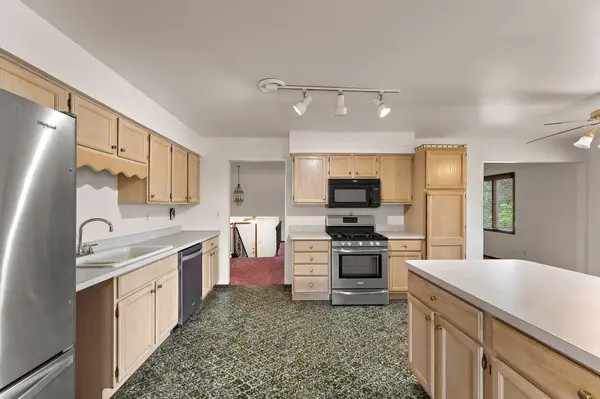 2411 Canterbury PL, Schererville, IN 46375