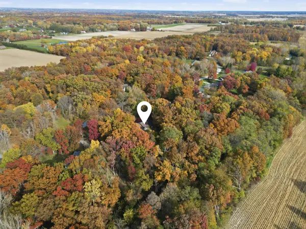 440 Woodland Estates DR, Valparaiso, IN 46385