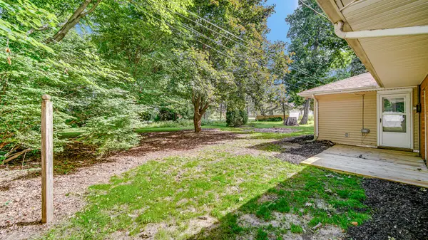 305 Shady LN, Kouts, IN 46347