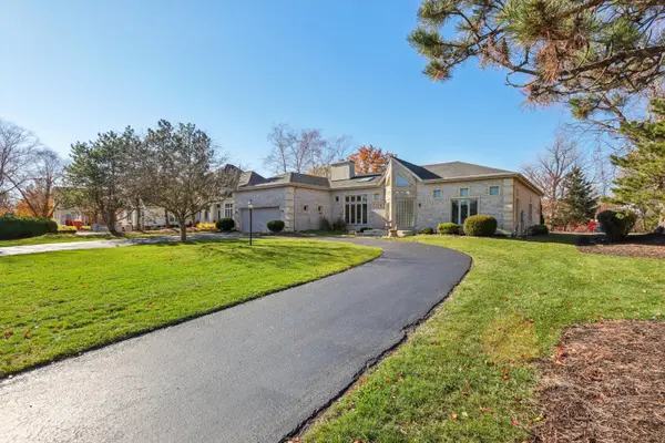 828 Royal Dublin LN, Dyer, IN 46311