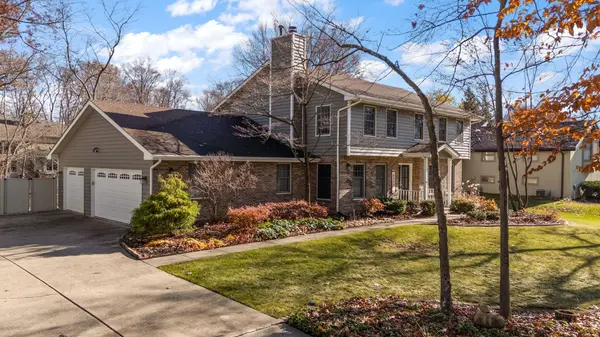 2504 Club CT, Valparaiso, IN 46383