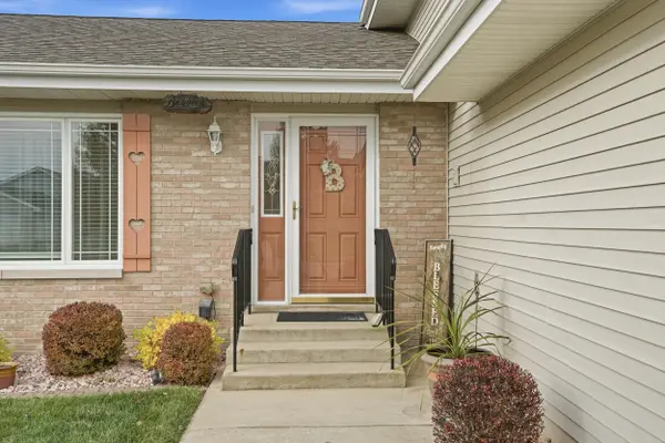 6586 Falcon DR, Schererville, IN 46375