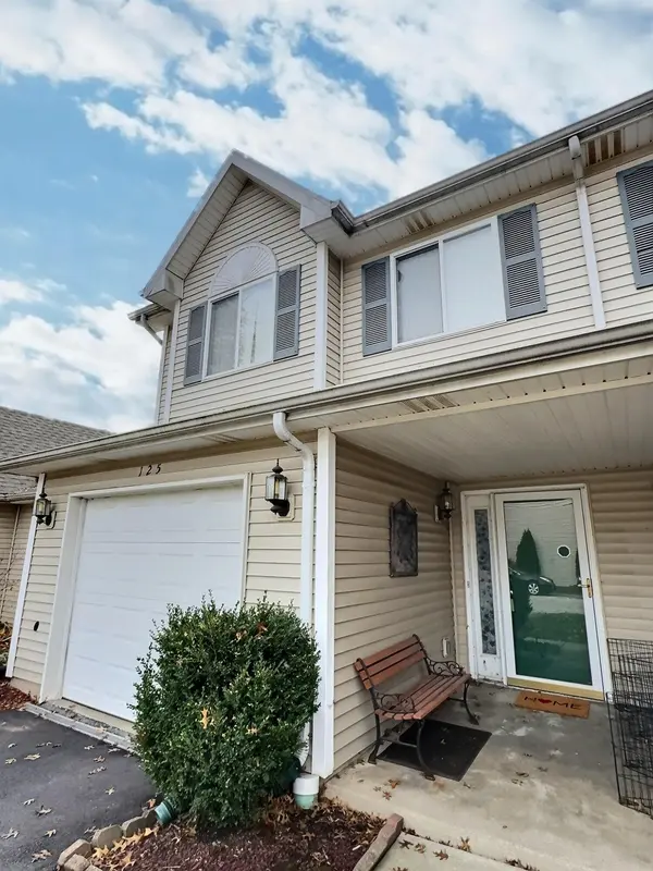 125 Beacon DR, Hobart, IN 46342