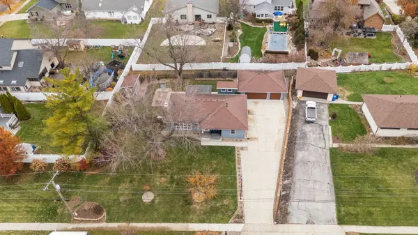 240 W Greenwood AVE, Crown Point, IN 46307