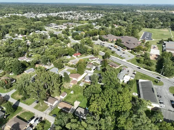 3907 Wildwood RD, Valparaiso, IN 46383