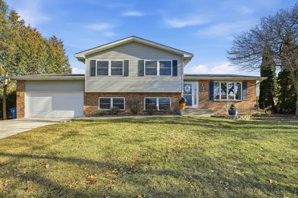 2417 Canterbury PL, Schererville, IN 46375