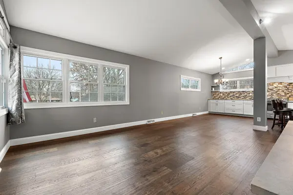 2005 Berkley DR, Valparaiso, IN 46383