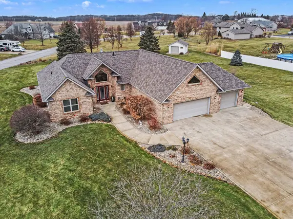 210 Windy Oak DR, Hebron, IN 46341