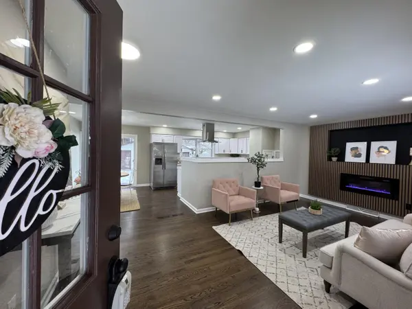 1608 Tulip LN, Munster, IN 46321