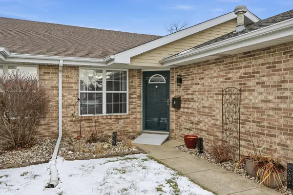 2952 Freedom CIR, Crown Point, IN 46307