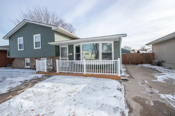 2950 101st ST, Highland, IN 46322