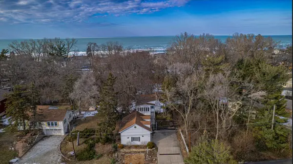 18 Diana RD, Ogden Dunes, IN 46368