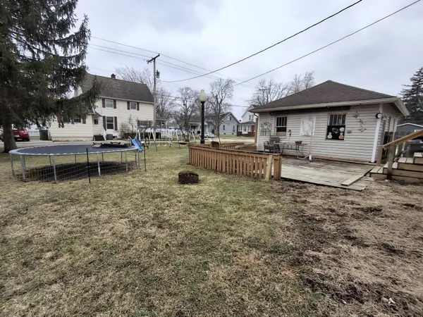 555 W Market Street, Nappanee, IN 46550