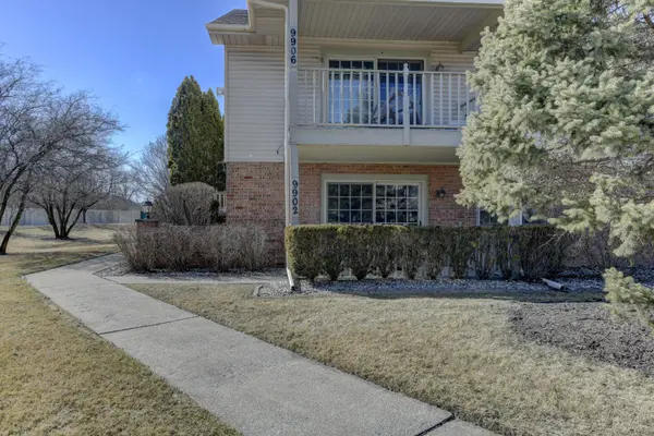 9902 Parkway DR, Highland, IN 46322