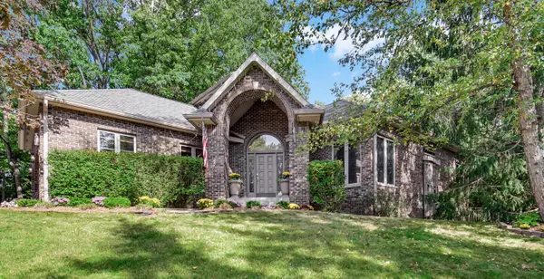 2102 Emmett CT, Valparaiso, IN 46385