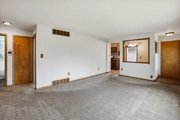 909 N Rensselaer ST, Griffith, IN 46319