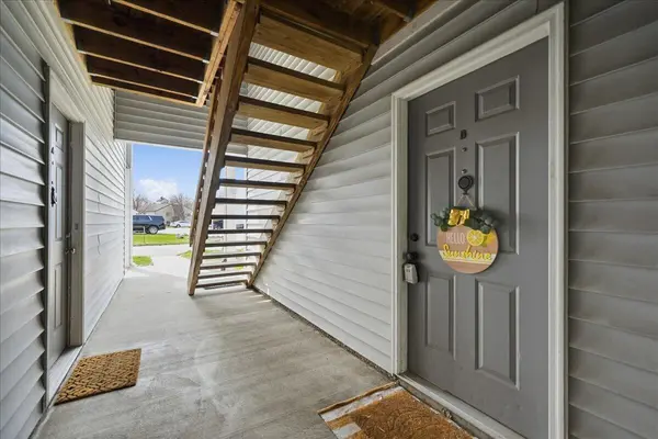 1079 Millpond RD #B, Valparaiso, IN 46385