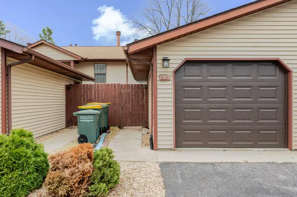 2302 Yorktowne DR, Valparaiso, IN 46383