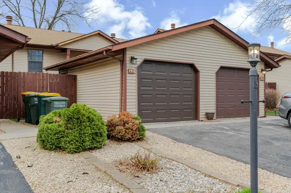 2302 Yorktowne DR, Valparaiso, IN 46383