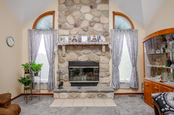 15 Vine DR, Hebron, IN 46341
