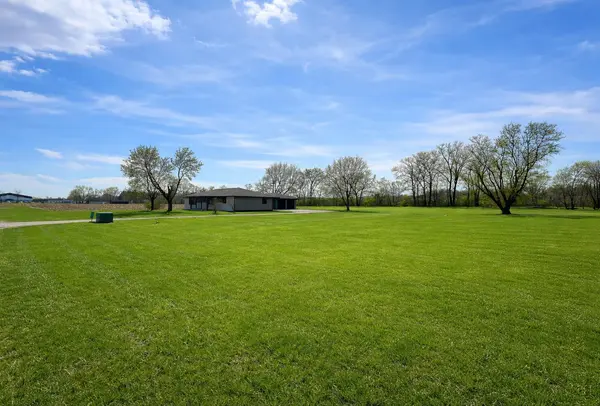 1122 Elm SW Street, Demotte, IN 46310