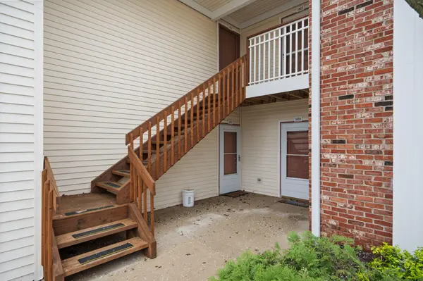 955 Misty Glen DR, Valparaiso, IN 46385