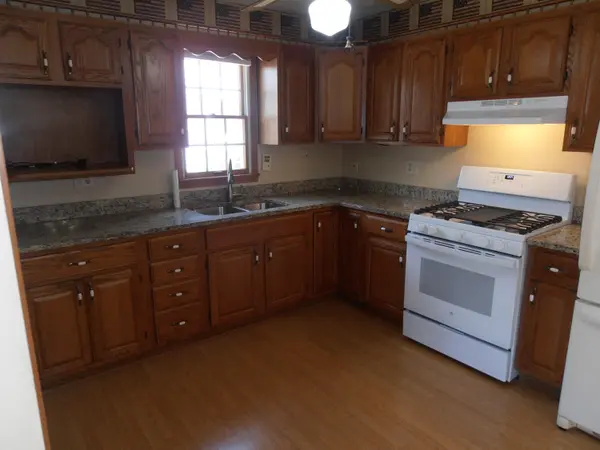 9402 Ellen DR, Highland, IN 46322