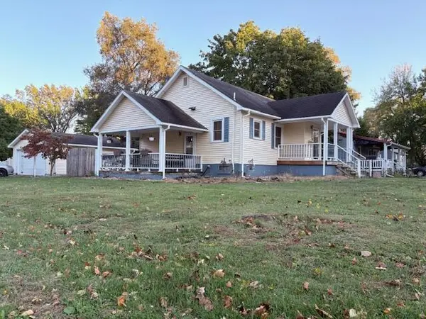 809 N 3rd ST, Kentland, IN 47951