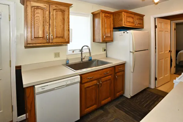 2704 Kellee CT, Valparaiso, IN 46383