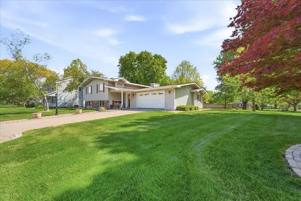 4000 Lancaster DR, Valparaiso, IN 46383
