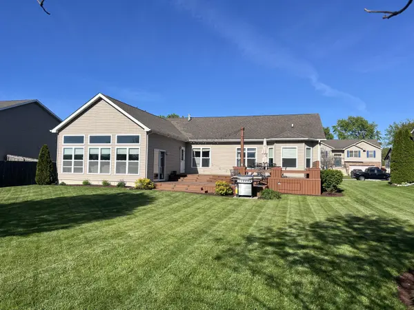 1044 Metz CT, Hobart, IN 46342