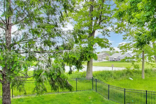 2501 Pennington PL, Valparaiso, IN 46383