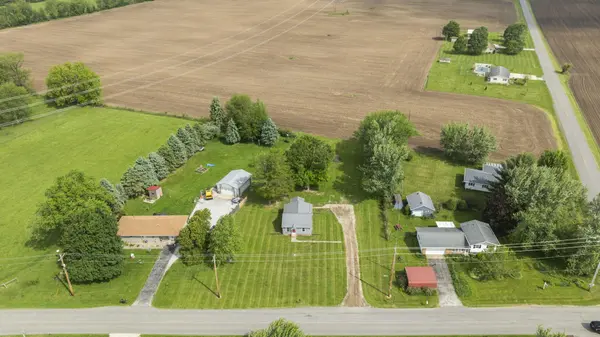 8951 E Chicago RD, New Carlisle, IN 46552