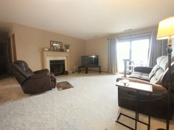 9651 Merrillville RD #204, Crown Point, IN 46307