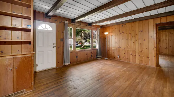 202 Sturdy RD, Valparaiso, IN 46383