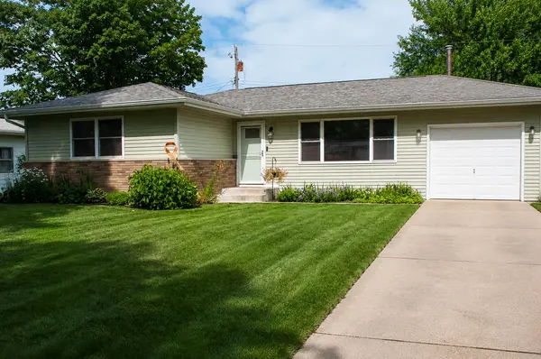 105 Greenwood DR, La Porte, IN 46350