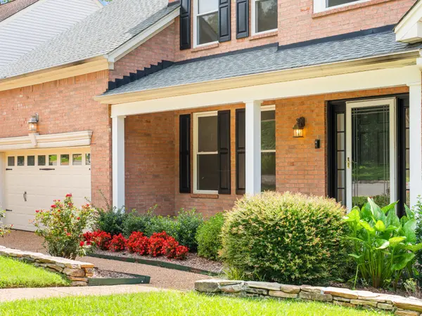 5208 Cochran Dr, Nashville, TN 37220