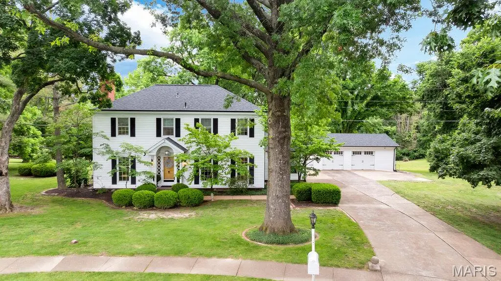 3 E Weldon Springs Heights DR, St Charles, MO 63304