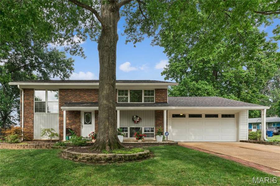 1950 San Luis Rey Pkwy, Fenton, MO 63026