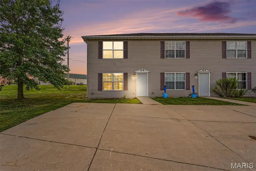 1055 Arlington WAY, Warrenton, MO 63383