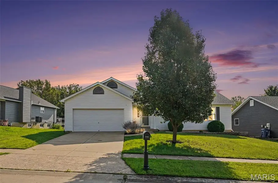130 Stone Post LN, Wentzville, MO 63385